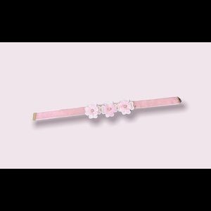 Dainty flower choker